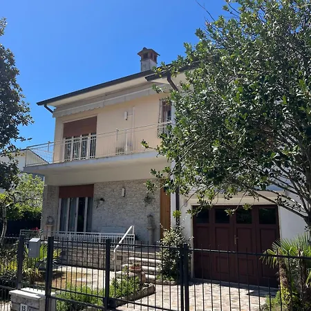 In Citta Di Arte Con Giardino Privato - Carnevale Di Viareggio Σπίτι διακοπών